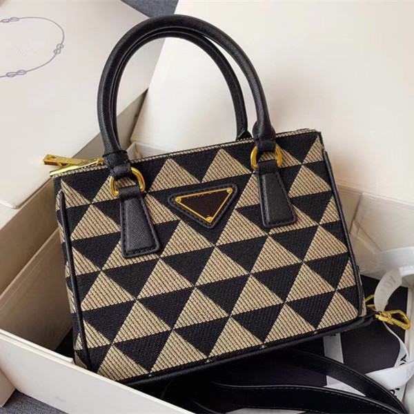 Embroidered Handbags Mini Killer Bags Triangle Logo Pillow Bags 2022 New Style Designer Shoulder Internet Reds Messenger Bags Brand Tote
Embroidered Handbags Mini Killer Bags Triangle Logo Pillow Bags 2022 New Style Designer Shoulder Internet Reds Messenger Bags Brand Tote