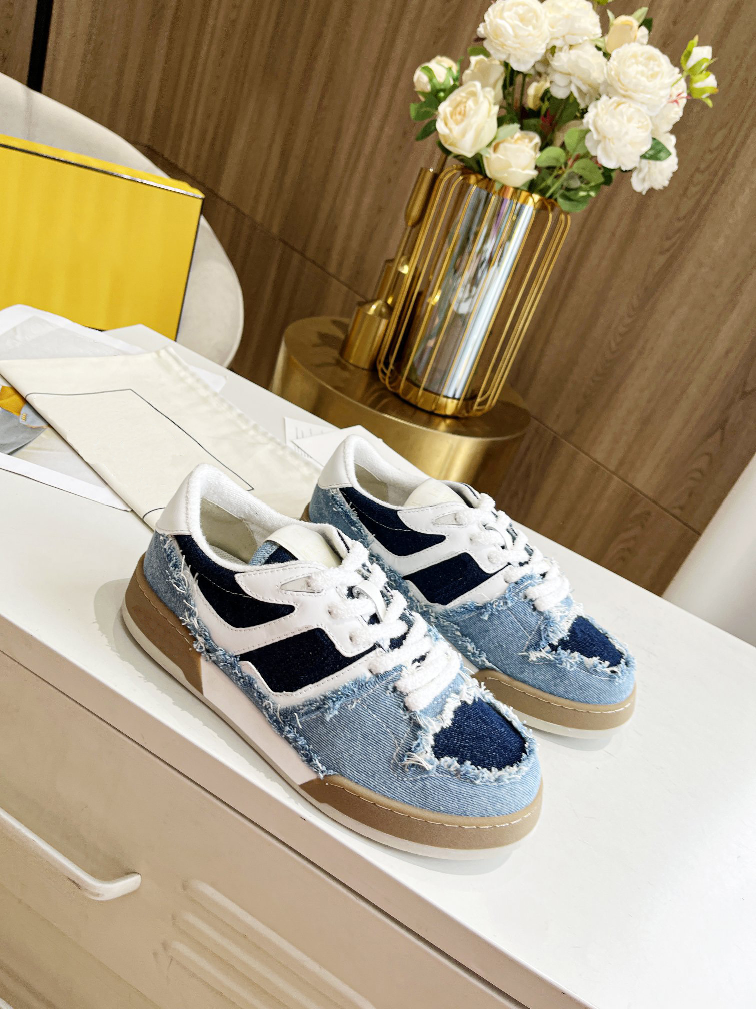 OG Shoes Designer Women Gazelle Sneakers Trainers Velvet Patchwork Retro Co-Branded Ladies Sneaker Chaussures Embroidered sport shoe 2023, Black
OG Shoes Designer Women Gazelle Sneakers Trainers Velvet Patchwork Retro Co-Branded Ladies Sneaker Chaussures Embroidered sport shoe 2023, Black