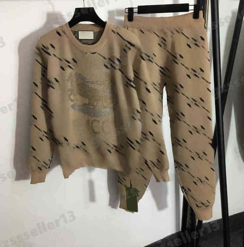GU Womens Designer Tracksuits Classic Logo Embroidery Pattern Crewneck Pullover Sweater High Waist Casual Trousers Two Piece Women Sets 0912
GU Womens Designer Tracksuits Classic Logo Embroidery Pattern Crewneck Pullover Sweater High Waist Casual Trousers Two Piece Women Sets 0912