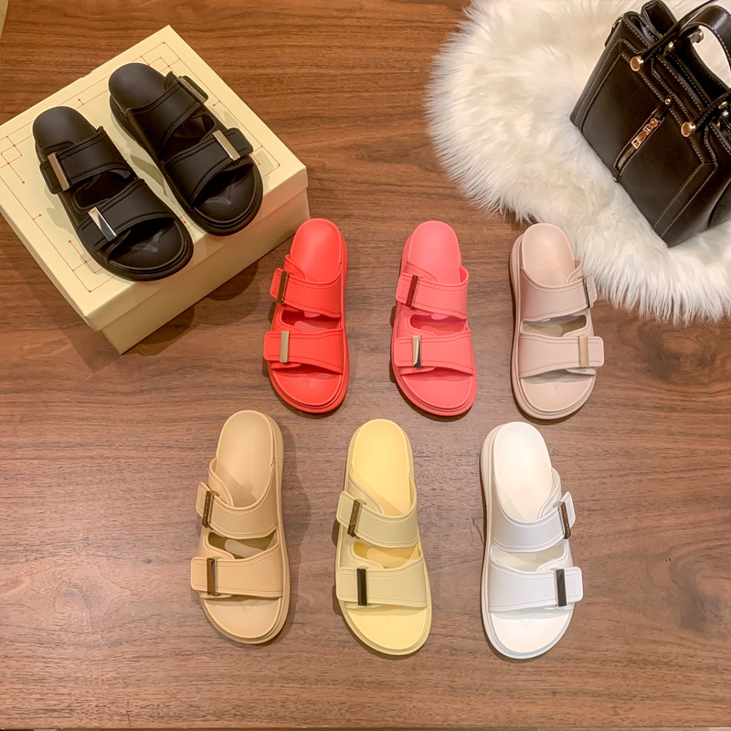 Slippers 2022 Fashion Slippers Designer Classic Jelly Sandals Ladies Flat Flip Flop Rubber Men Metal Buckle Beach Shoes Outdoor High Heels Soft Sole 35-41
Slippers 2022 Fashion Slippers Designer Classic Jelly Sandals Ladies Flat Flip Flop Rubber Men Metal Buckle Beach Shoes Outdoor High Heels Soft Sole 35-41