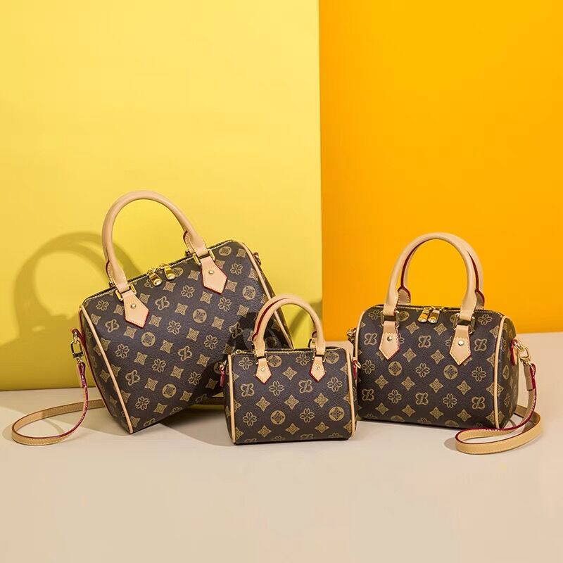 2023 vuitton Women Messenger Travel bag Classic Style Fashion bags Shoulder Lady Totes handbags Speedy 30 cm With key lock, Brown
2023 vuitton Women Messenger Travel bag Classic Style Fashion bags Shoulder Lady Totes handbags Speedy 30 cm With key lock, Brown