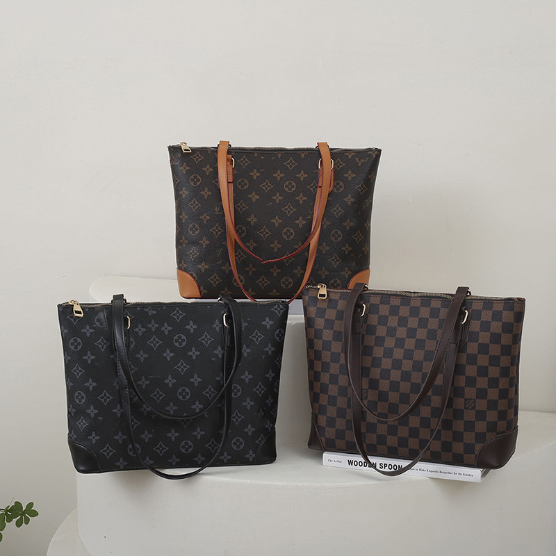 2022 bag luxurys designers handbag messenger oxidizing leather elegant shoulder bags designer women crossbody shopping tote fashion wallet M, Black
2022 bag luxurys designers handbag messenger oxidizing leather elegant shoulder bags designer women crossbody shopping tote fashion wallet M, Black