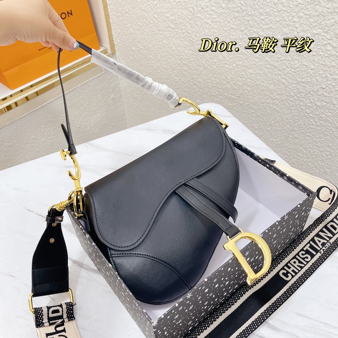Dior women bag fashion designer saddle bag metal logo mini high quality brand purse, Black
Dior women bag fashion designer saddle bag metal logo mini high quality brand purse, Black