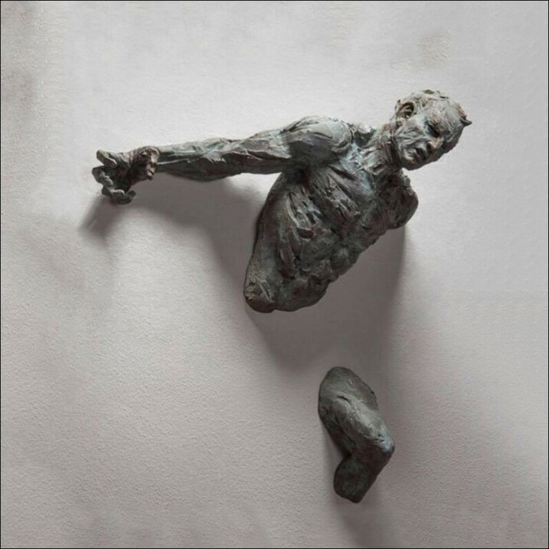 Decorative Objects Figurines 3D Through Wall Figure Sculpture Resin Electroplating Imitation Copper Abstract Living Room Decoratio