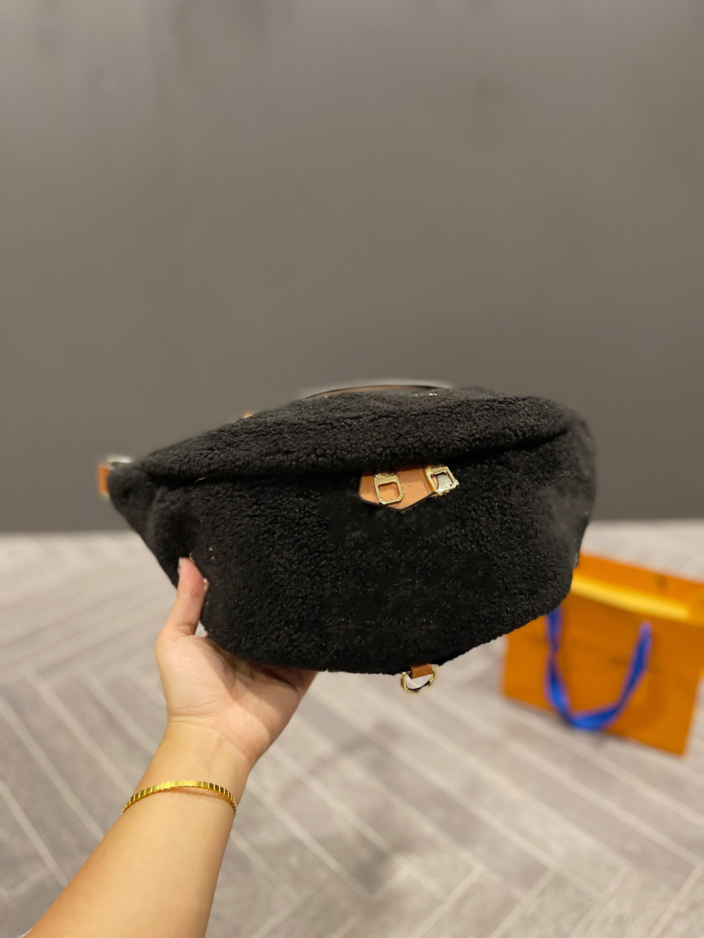Winter latest Teddy series high version Waist Bag Satchel lamb hair Fashion Bags Totes Luxury designer purses Shopping wallet hobo handbag coin purse woman wallet, Customize
Winter latest Teddy series high version Waist Bag Satchel lamb hair Fashion Bags Totes Luxury designer purses Shopping wallet hobo handbag coin purse woman wallet, Customize