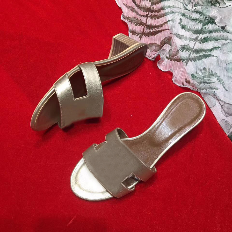 Slippers Beach slippers Classic Flat heel Summer Lazy Designer fashion Cartoon Big Head flops leather lady Slides women shoes Hotel Bath747, 11
Slippers Beach slippers Classic Flat heel Summer Lazy Designer fashion Cartoon Big Head flops leather lady Slides women shoes Hotel Bath747, 11