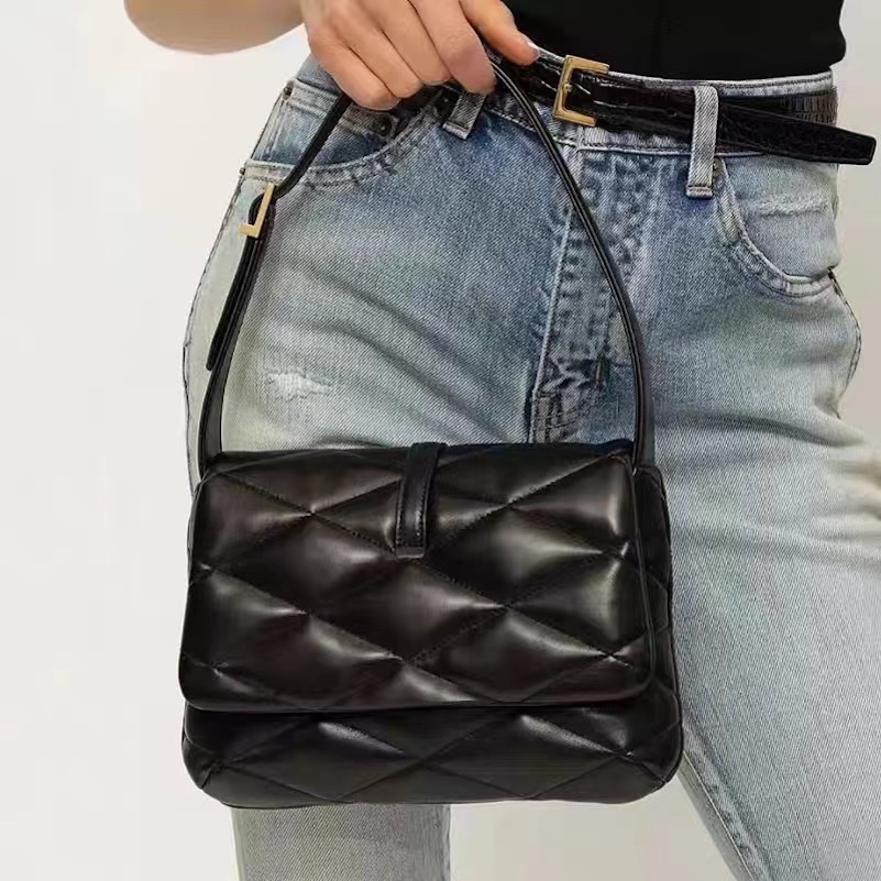 loulou New LE57 Retro Armpit Quilted Bag toy Handbags S Designers sacoche Snapshot Nice Bb Pouch small purse womens luxurys lambskin handbag high quality Alma Bag, Empty box
loulou New LE57 Retro Armpit Quilted Bag toy Handbags S Designers sacoche Snapshot Nice Bb Pouch small purse womens luxurys lambskin handbag high quality Alma Bag, Empty box