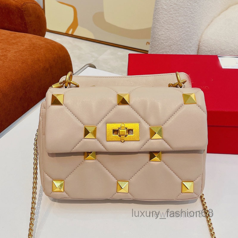 Cross Body Designer 5 Colors Rivet Crobody Bags Women Flap Handbag Purse Lambskin Leather Chain Shoulder Handle Hand Twist Lock Wallets Bra
Cross Body Designer 5 Colors Rivet Crobody Bags Women Flap Handbag Purse Lambskin Leather Chain Shoulder Handle Hand Twist Lock Wallets Bra