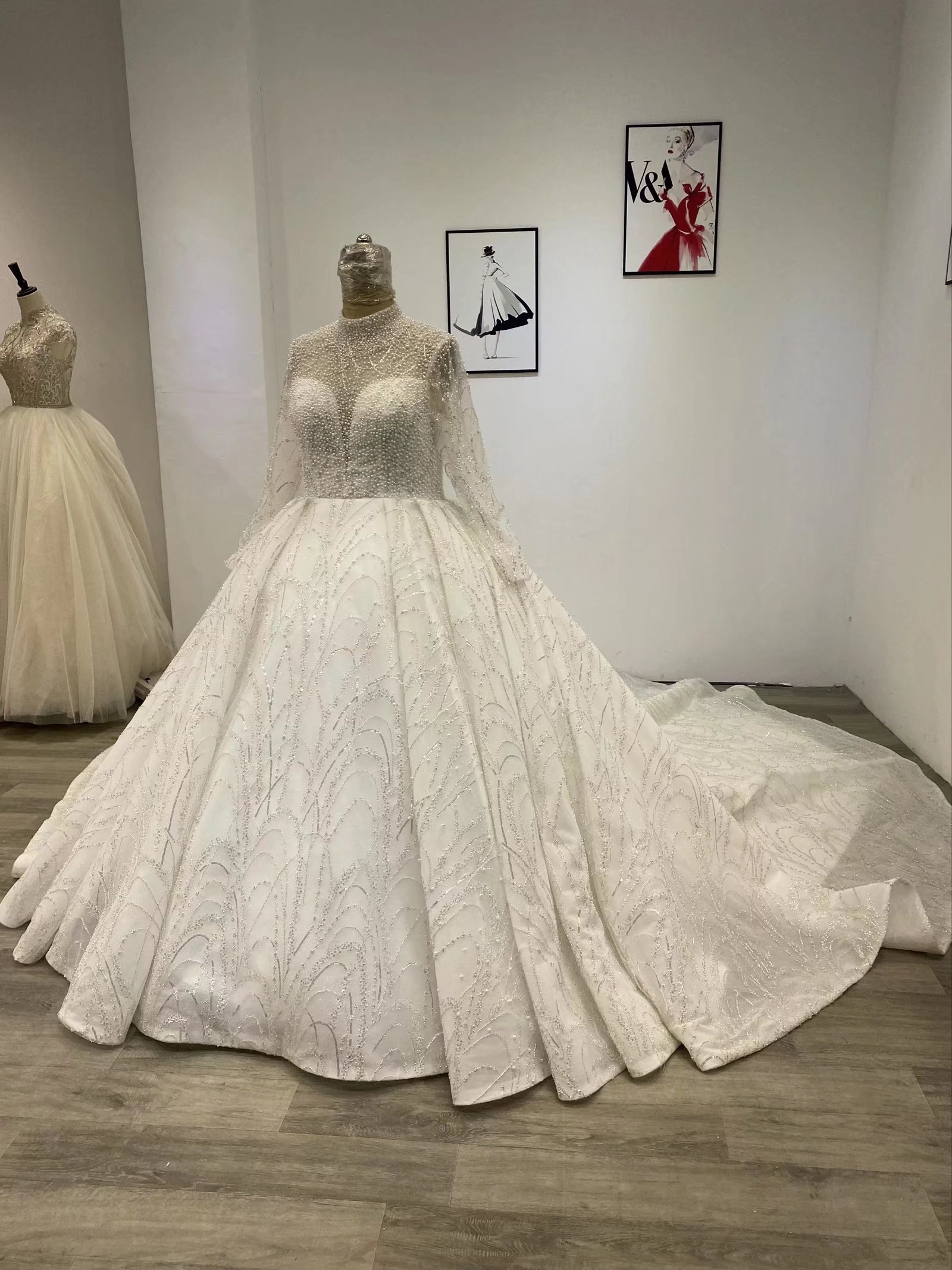 Plus Size Crystal Ball Gown Wedding Dress High Neck Beading Long Sleeve Illusion Tulle Bride Dresses Robe De Mariee Bridal Gowns