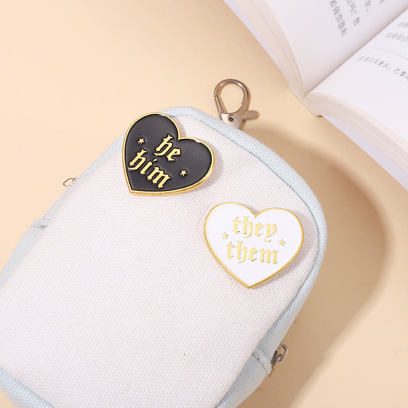 Women Black White Heart Shape Brooch She Her Letters Star Alloy Collar Lapel Pin Enamel Corsage Badge Sweater Clothes Bag Buckle Brooches Jewelry Accessories
Women Black White Heart Shape Brooch She Her Letters Star Alloy Collar Lapel Pin Enamel Corsage Badge Sweater Clothes Bag Buckle Brooches Jewelry Accessories