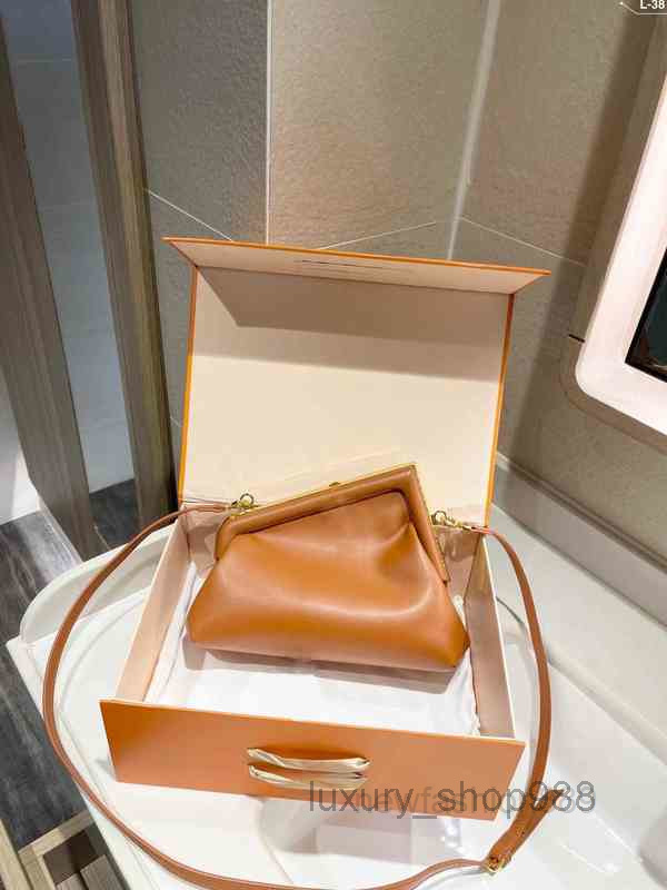 Lady Shoulder Bags Wellknown Brand Designer Purses Irregular Wallet Leather Handbag Crobody Clutch Adjustable Strap 2022 top quality, St
Lady Shoulder Bags Wellknown Brand Designer Purses Irregular Wallet Leather Handbag Crobody Clutch Adjustable Strap 2022 top quality, St