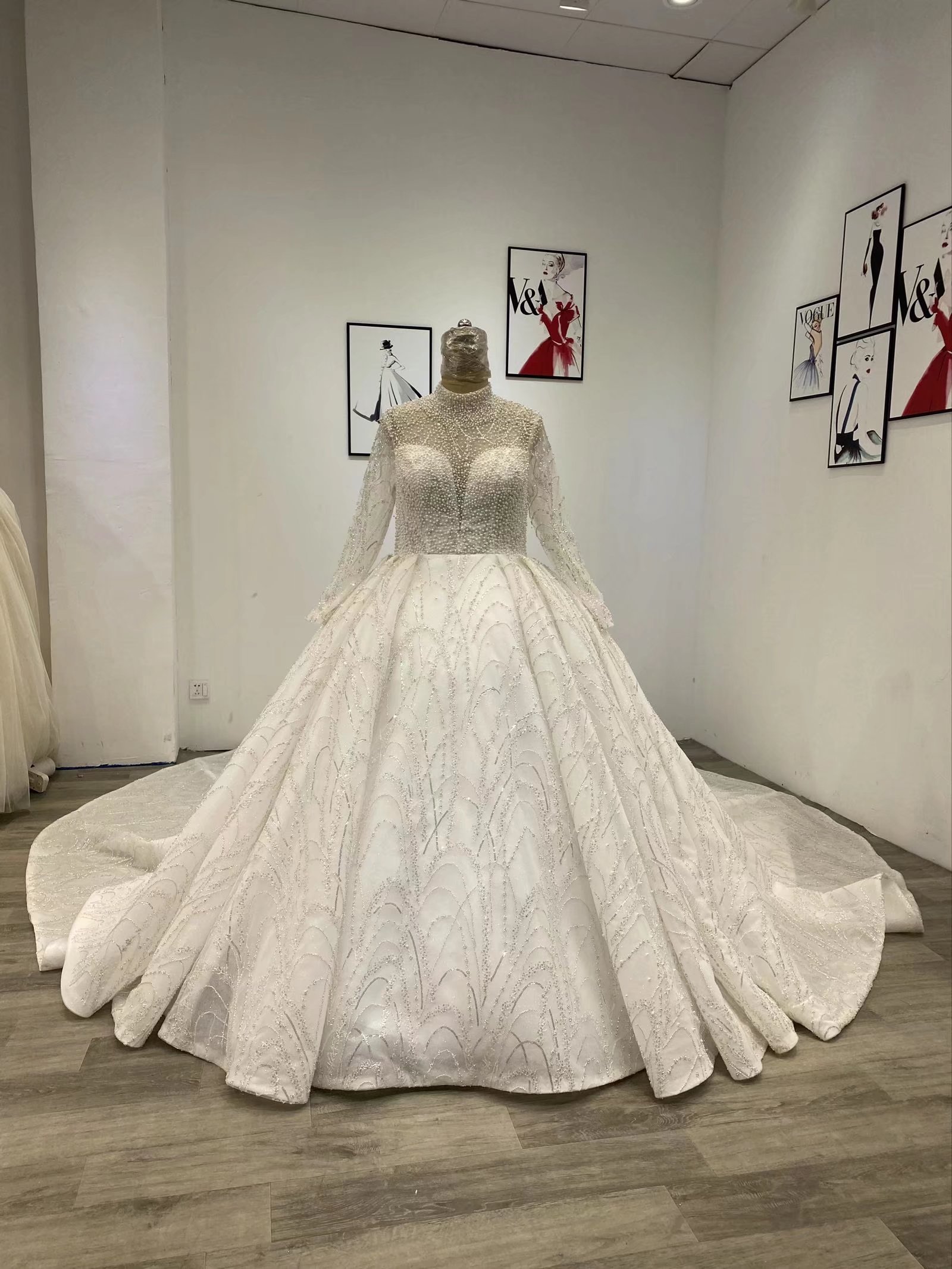 Plus Size Crystal Ball Gown Wedding Dress High Neck Beading Long Sleeve Illusion Tulle Bride Dresses Robe De Mariee Bridal Gowns