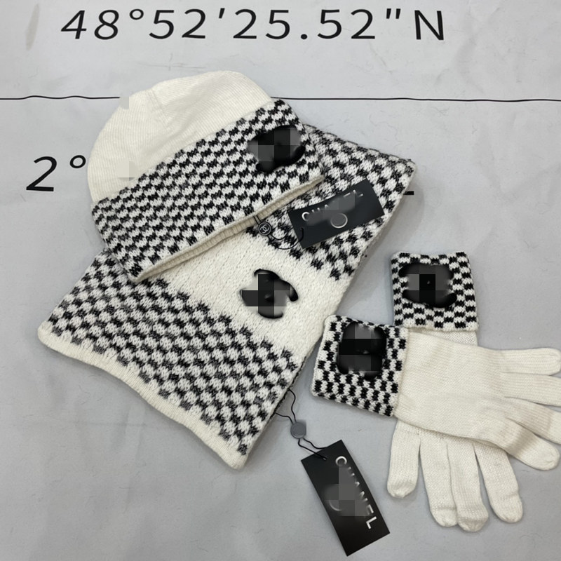 2022 Hats Scarves Gloves Sets Designer Mens Beanie Scarf Glove Set Luxury Hat Knitted Caps Ski Mask Unisex Winter Outdoor Fashion Sets 66881
2022 Hats Scarves Gloves Sets Designer Mens Beanie Scarf Glove Set Luxury Hat Knitted Caps Ski Mask Unisex Winter Outdoor Fashion Sets 66881