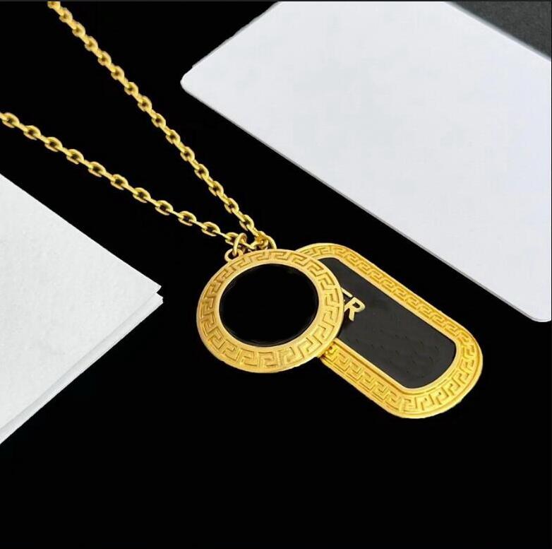 Fashion Basilisk Medusa round cards pendants women Bracelet Necklace Stud Earring sets Brass 18K gold plated ladies Designer Jewelry Ve00, Golden
Fashion Basilisk Medusa round cards pendants women Bracelet Necklace Stud Earring sets Brass 18K gold plated ladies Designer Jewelry Ve00, Golden