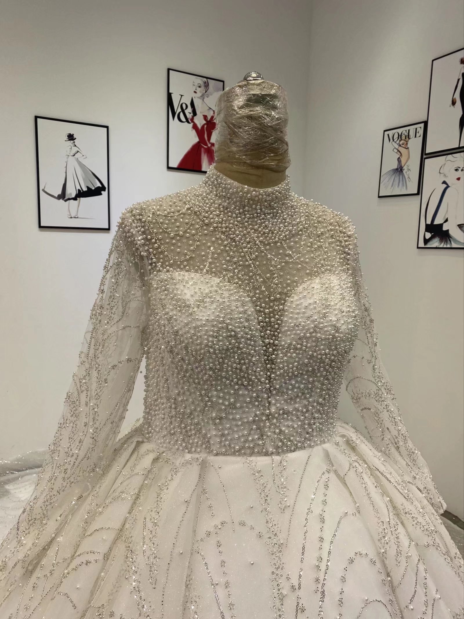 Plus Size Crystal Ball Gown Wedding Dress High Neck Beading Long Sleeve Illusion Tulle Bride Dresses Robe De Mariee Bridal Gowns