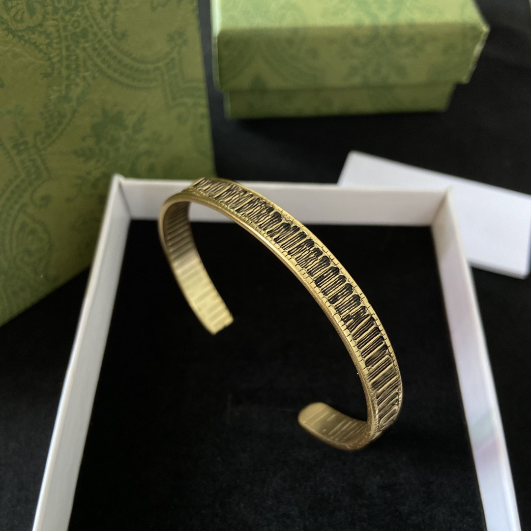 Fashion Designer Ladies Bracelet Charm Exquisite Invisible Luxury Jewelry New High Quality1, Golden
Fashion Designer Ladies Bracelet Charm Exquisite Invisible Luxury Jewelry New High Quality1, Golden