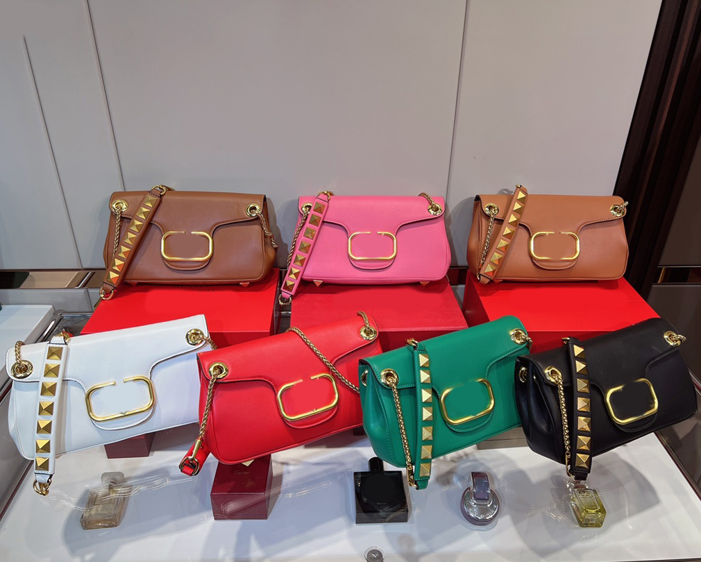 chain bag Crossbody Leather Luxury Designer Brand Bags Fashion Shoulder Handbags High Quality Women Letter Purse Phone Wallet Metallic Plain, No bags
chain bag Crossbody Leather Luxury Designer Brand Bags Fashion Shoulder Handbags High Quality Women Letter Purse Phone Wallet Metallic Plain, No bags