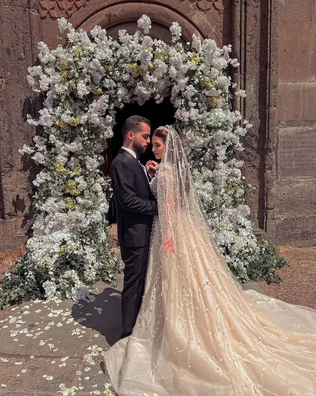 Vintage Beads Mermaid Wedding Dress with Detachable Train Big Pearls Long Sleeve Crystal 3D Appliques Bridal Gowns