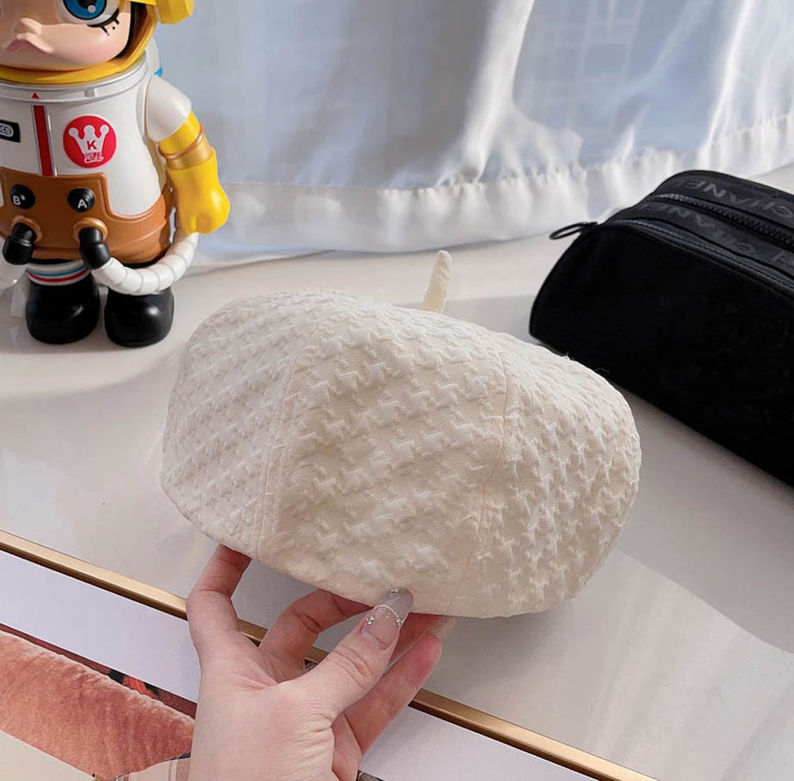 23ss 2color Designer Beret Cap Womens Cashmere Hat Lady Outdoor Travel Warm Winter Vacation Bonnet Caps, White
23ss 2color Designer Beret Cap Womens Cashmere Hat Lady Outdoor Travel Warm Winter Vacation Bonnet Caps, White