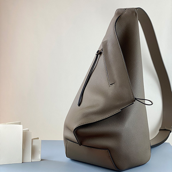Top quality Soft grain calfskin shoulder bag men's backpack crossbody bags holiday zipper fashion Messenger Bags 47cm, Grey
Top quality Soft grain calfskin shoulder bag men's backpack crossbody bags holiday zipper fashion Messenger Bags 47cm, Grey