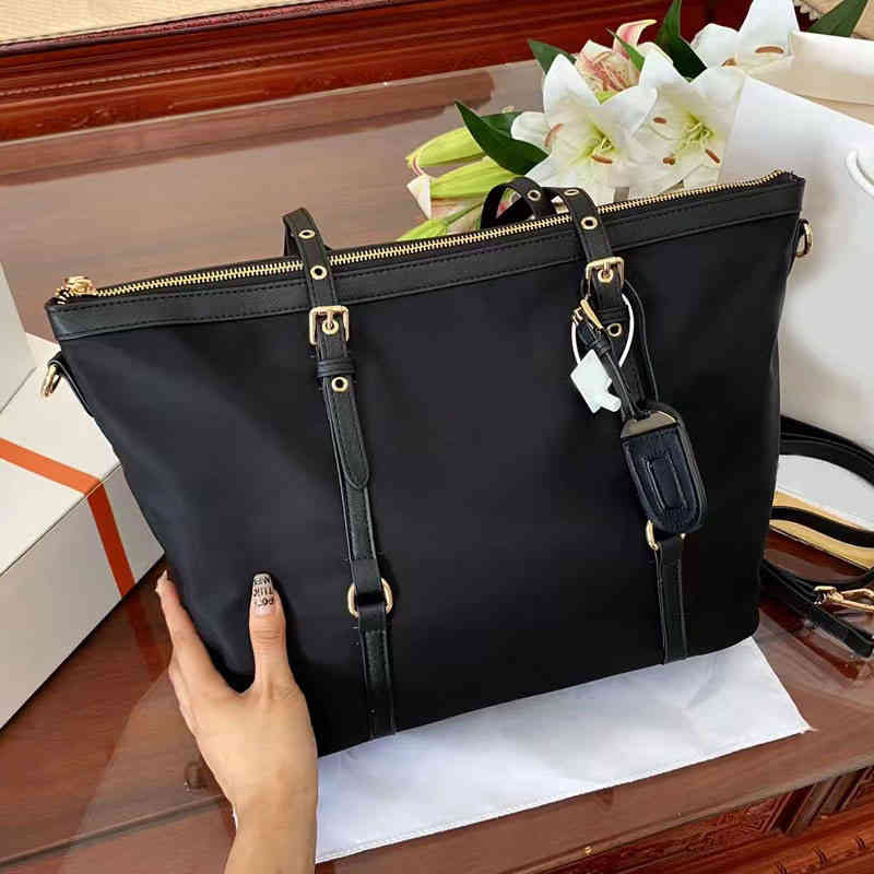 Prads totes designer handbag women bag Handbags Prade the Tote bags Luxuries designers womens crossbody Handbag Shoulder 7A high quality purses wallet B54F, Black
Prads totes designer handbag women bag Handbags Prade the Tote bags Luxuries designers womens crossbody Handbag Shoulder 7A high quality purses wallet B54F, Black