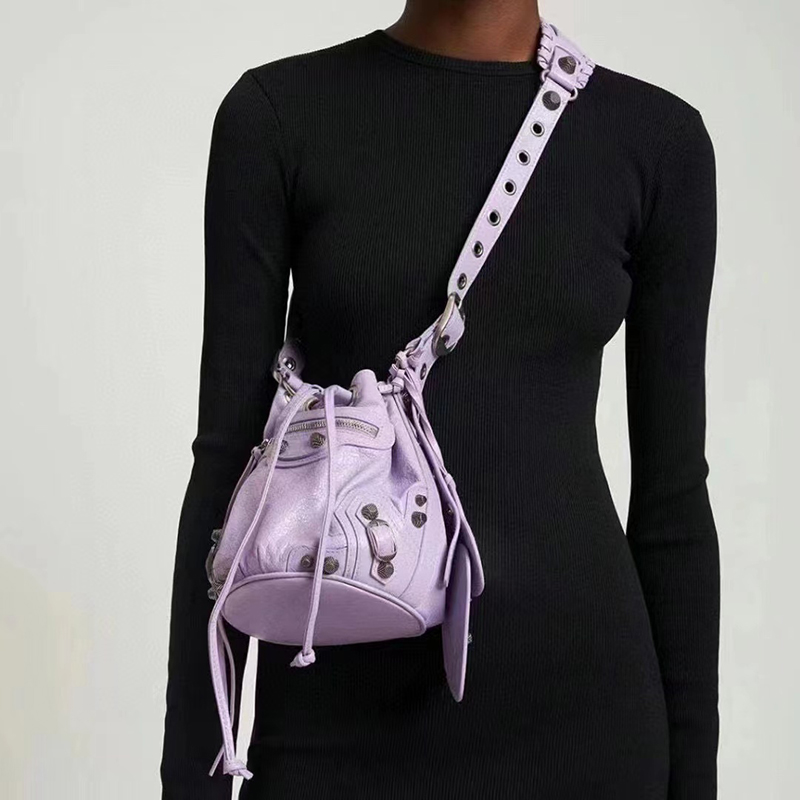 Luxury Designer Handbags Women Handbag Crossbody Motorcycle Bag Leather Bucket bags Fashion Trend Ladies Handle Tote with Cosmetic Mirror 17.8, Add box
Luxury Designer Handbags Women Handbag Crossbody Motorcycle Bag Leather Bucket bags Fashion Trend Ladies Handle Tote with Cosmetic Mirror 17.8, Add box