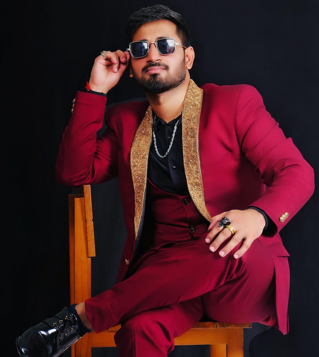 Red Groom Men Wedding Tuxedos Gold Appliques Outfits Costume Homme Mariage Party Prom Blazer Wear 3 Pieces