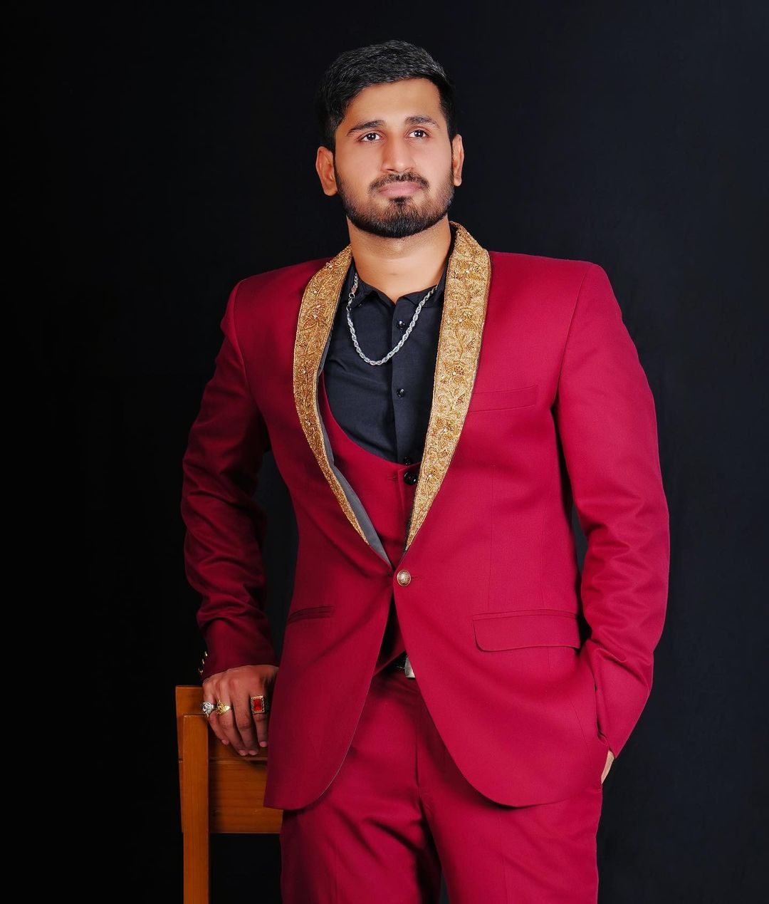 Red Groom Men Wedding Tuxedos Gold Appliques Outfits Costume Homme Mariage Party Prom Blazer Wear 3 Pieces