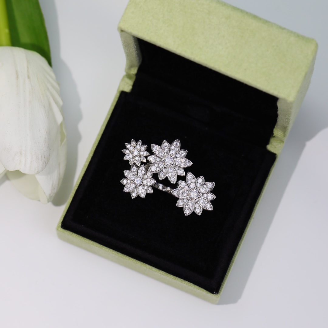 Designer Flower Ring V Gold Material Electroplating 18k White Gold Rings Opening Adjustable
Designer Flower Ring V Gold Material Electroplating 18k White Gold Rings Opening Adjustable
