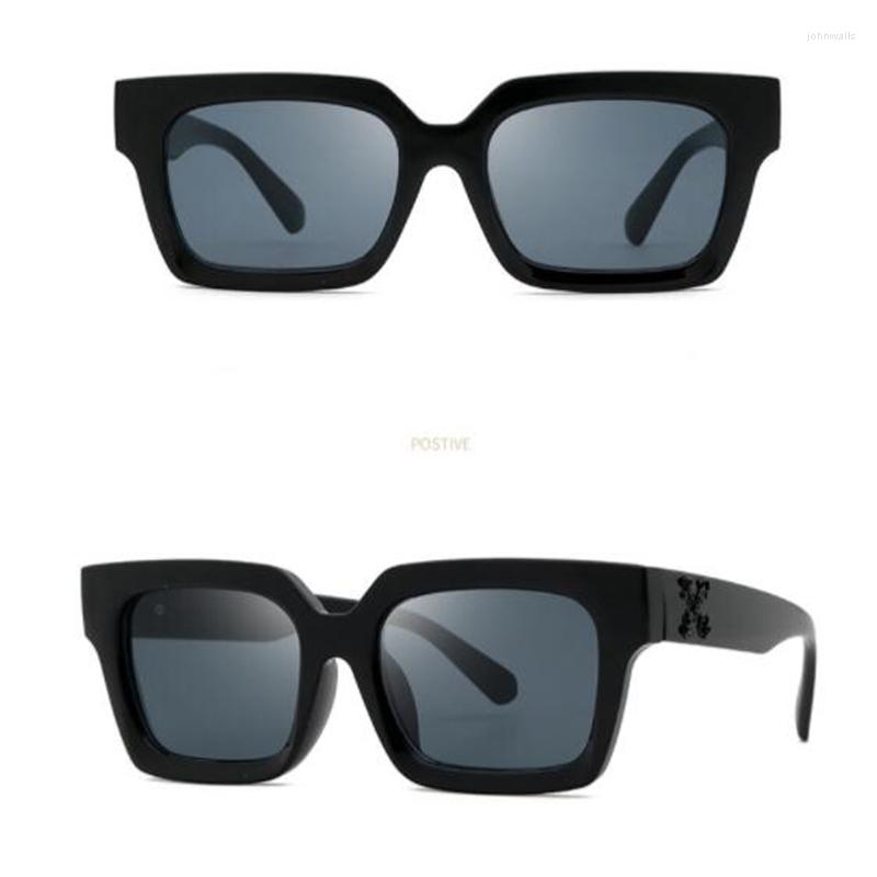Sunglasses Explosion Style Square 10 Wholesale Fashion Big Frame Glasses UV400 Snowflakes Are Sun-kissed
Sunglasses Explosion Style Square 10 Wholesale Fashion Big Frame Glasses UV400 Snowflakes Are Sun-kissed