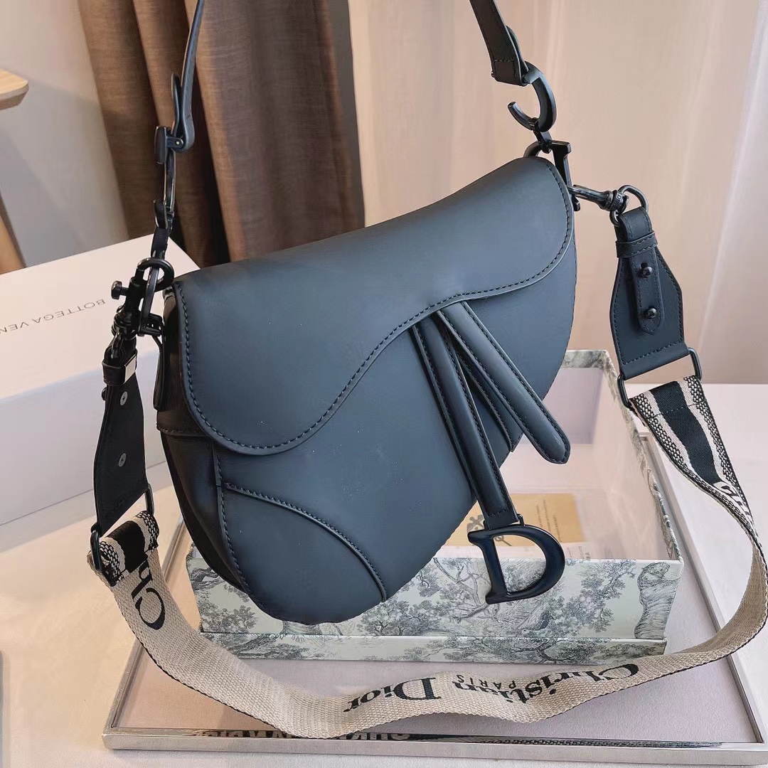 Dior saddle bag designer john GALLIANO design crossbody bag leather flap magnet luxury handbag
Dior saddle bag designer john GALLIANO design crossbody bag leather flap magnet luxury handbag