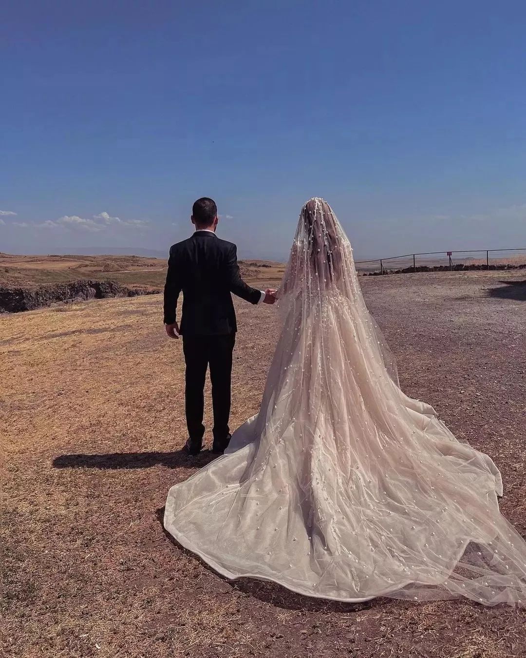 Vintage Beads Mermaid Wedding Dress with Detachable Train Big Pearls Long Sleeve Crystal 3D Appliques Bridal Gowns