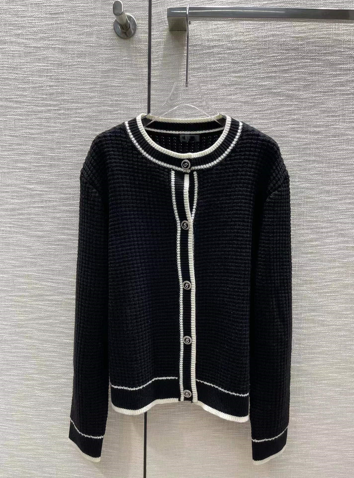 2022 New Autumn Winter Milan Runway Sweaters O Neck Long Sleeve Women' Sweater High End Jacquard Designer Sweater 0829-15, Black
2022 New Autumn Winter Milan Runway Sweaters O Neck Long Sleeve Women' Sweater High End Jacquard Designer Sweater 0829-15, Black