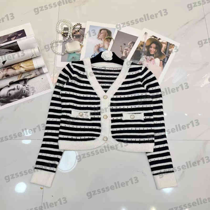 Womens Sweaters Luxury Designer Cardigan CH Fashion Logo Pattern Sweater Brand Autumn Striped Patchwork V-Neck High Quality Ladies Knit Jacket Tops 0912
Womens Sweaters Luxury Designer Cardigan CH Fashion Logo Pattern Sweater Brand Autumn Striped Patchwork V-Neck High Quality Ladies Knit Jacket Tops 0912