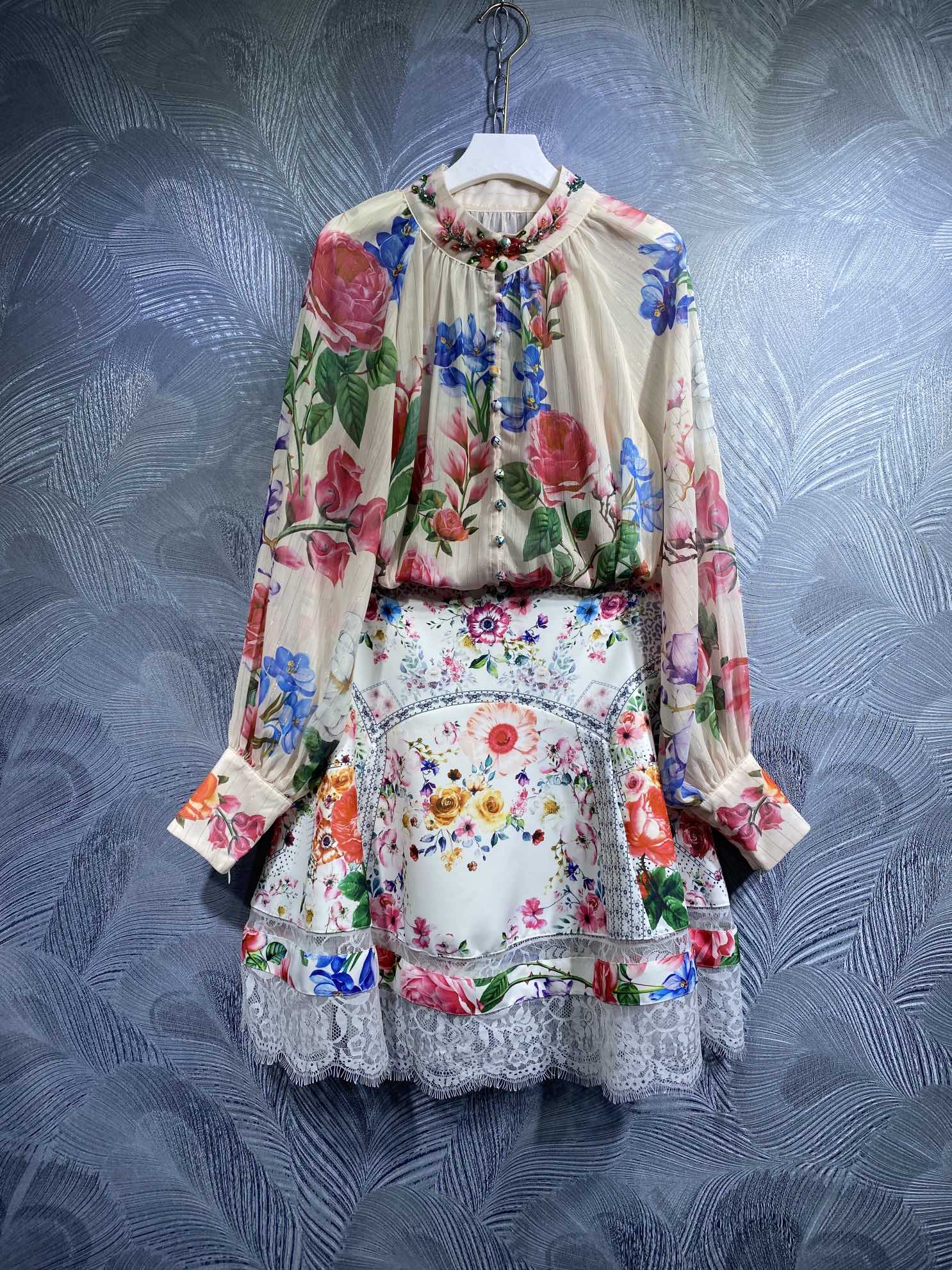 2022 Two Piece Dress autumn new printed long sleeve shirt with half Skirt Set, Multi
2022 Two Piece Dress autumn new printed long sleeve shirt with half Skirt Set, Multi