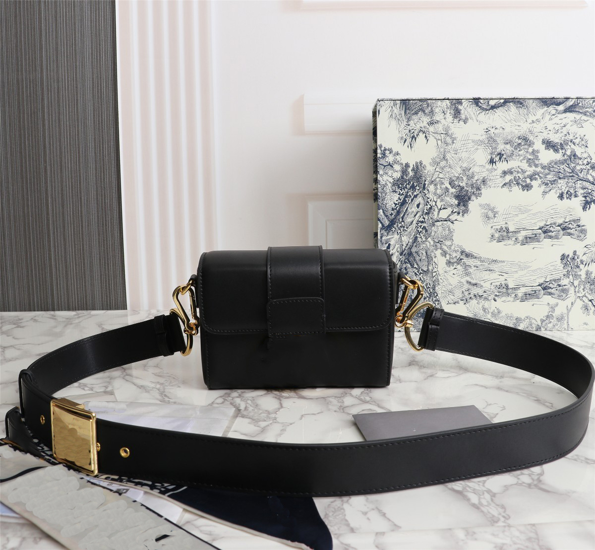 High quality Genuine leather TEEN TRIOMPHE Shoulder Bag famous Women's men tote flap crossbody Bags Luxury Designer woman fashion Evening handbag 1009, Grey gold buckle
High quality Genuine leather TEEN TRIOMPHE Shoulder Bag famous Women's men tote flap crossbody Bags Luxury Designer woman fashion Evening handbag 1009, Grey gold buckle