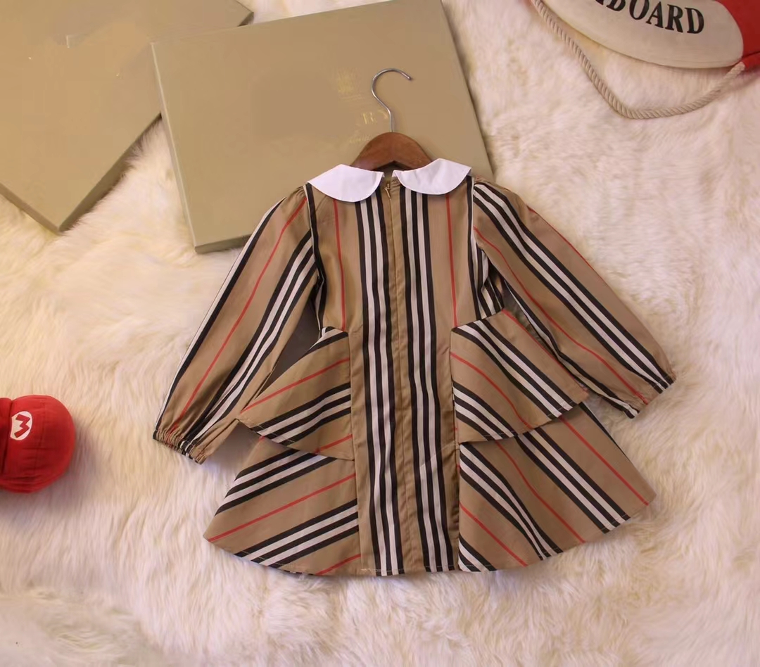 kid girl green color flower dresses Korea style fashion baby girls clothes boutique wholesale send with box 2022
kid girl green color flower dresses Korea style fashion baby girls clothes boutique wholesale send with box 2022