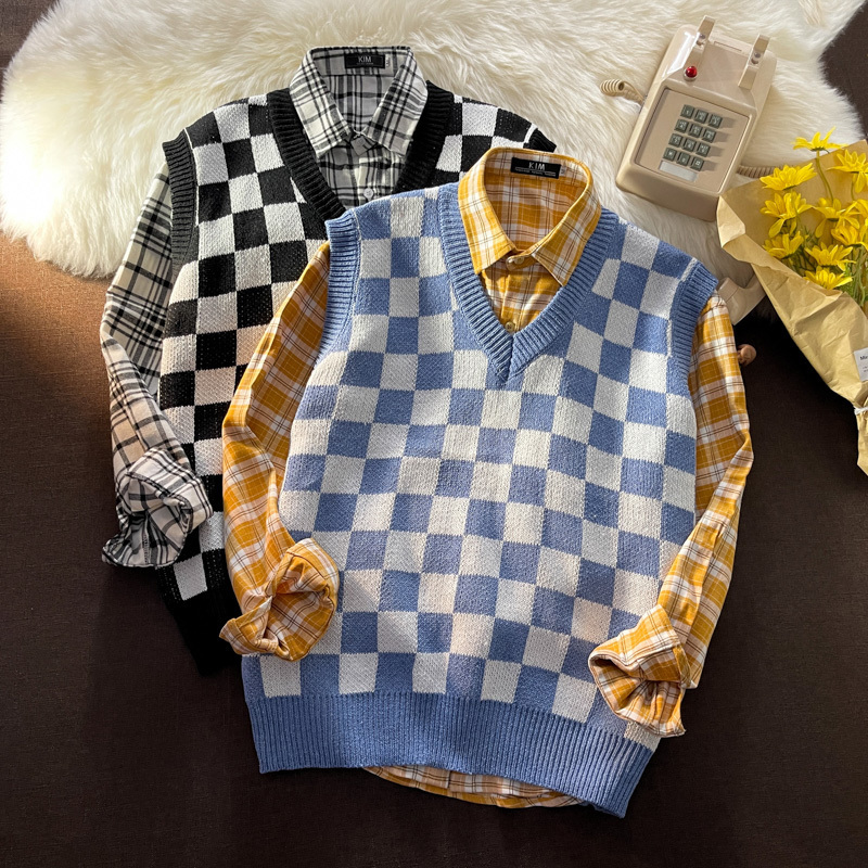 Men's Vests Checkerboard Sweater Vest Men V neck Loose Plaid Fashion Vintage All match Knitting Jumpers Students Harajuku Korean Preppy Chic 2208