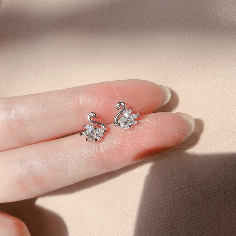 Fresh Earrings Female Korean Stud Version of The Small Diamond-studded Mini Swan Cute Temperament Animal Ear Jewelry
Fresh Earrings Female Korean Stud Version of The Small Diamond-studded Mini Swan Cute Temperament Animal Ear Jewelry