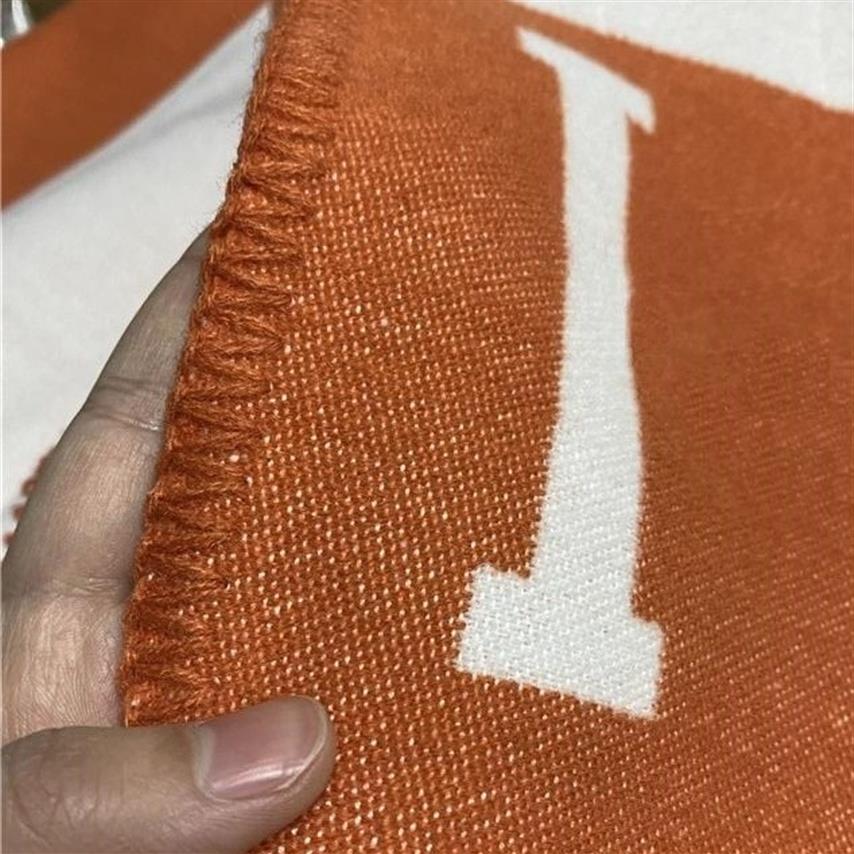 Letter Cashmere Blanket Imitation Soft Wool Scarf Shawl Designer Blankets Portable Warm Plaid Sofa Bed Fleece Knitted Throw Towel215s
Letter Cashmere Blanket Imitation Soft Wool Scarf Shawl Designer Blankets Portable Warm Plaid Sofa Bed Fleece Knitted Throw Towel215s