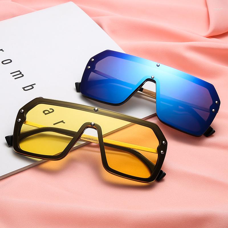 Sunglasses Vintage Square Women Fashion Oversized Design Sun Glasses Female Male Retro Black Gradient Big Frame
Sunglasses Vintage Square Women Fashion Oversized Design Sun Glasses Female Male Retro Black Gradient Big Frame