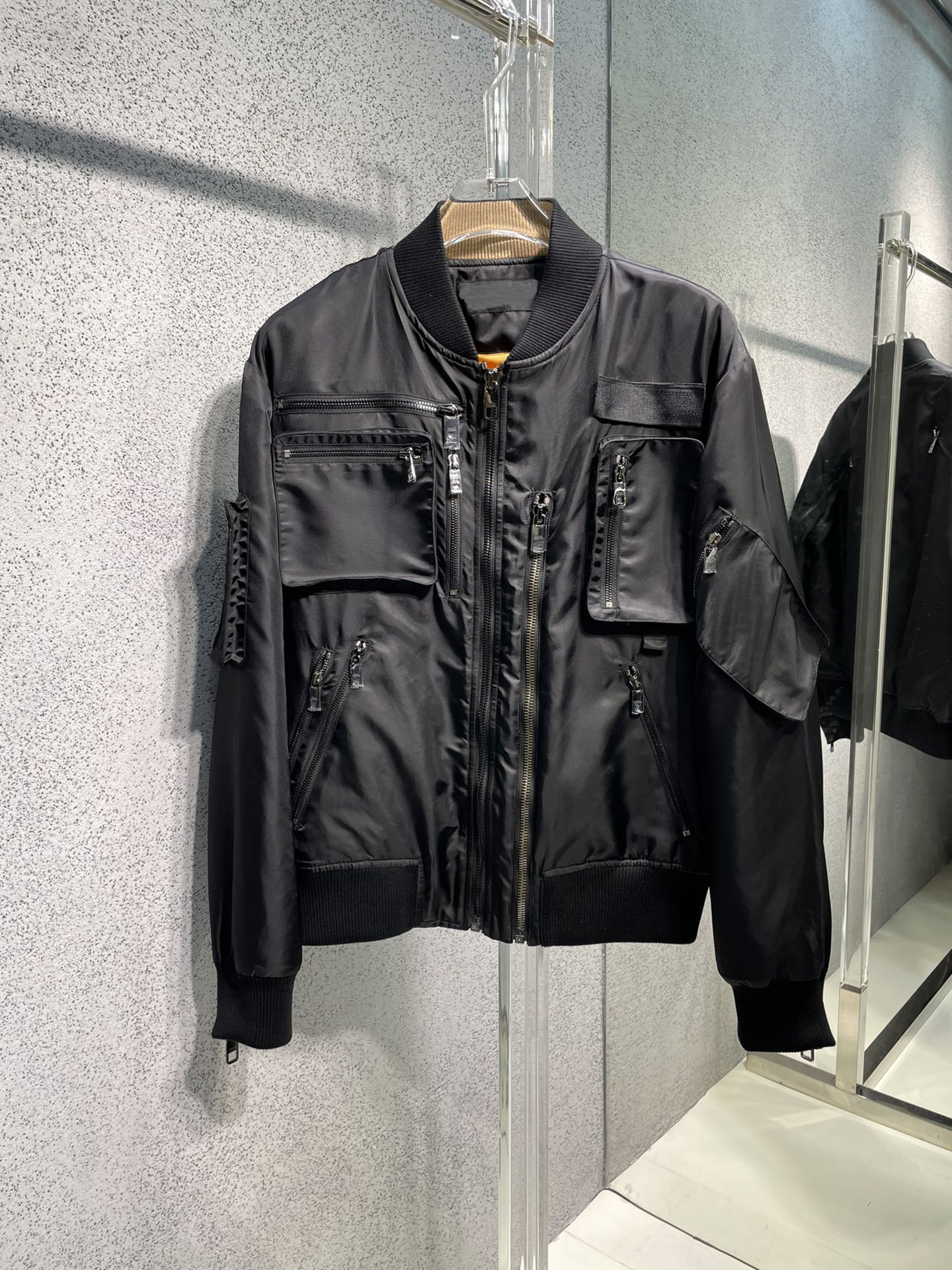 Autumn and winter luxury designer jacket high end craft pocket zipper stitching design stand collar jackets stylish handsome street style top mens jacket, Black
Autumn and winter luxury designer jacket high end craft pocket zipper stitching design stand collar jackets stylish handsome street style top mens jacket, Black