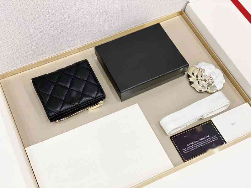 Card Holders Luxury Brand design 6006 Letter plaid CC chain short wallet lambskin women's le boy pocket Real Leather zipper card pack coin Purse Clutch, Have logos
Card Holders Luxury Brand design 6006 Letter plaid CC chain short wallet lambskin women's le boy pocket Real Leather zipper card pack coin Purse Clutch, Have logos