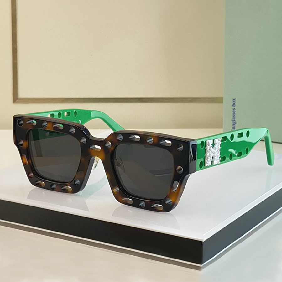 Men sunglasses Classic retro fashion design womens glasses luxury brand designer eyeglass top quality Simple business style uv400 with case OER1026 size 53-24-145
Men sunglasses Classic retro fashion design womens glasses luxury brand designer eyeglass top quality Simple business style uv400 with case OER1026 size 53-24-145