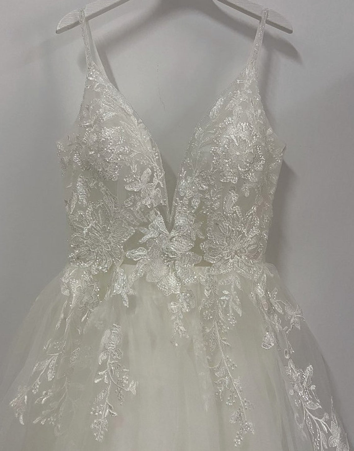 Charming Lace Wedding Dresses Backless Bridal Gowns Beaded Sheer Deep V Neck A Line Sweep Train Tulle robe de mariee