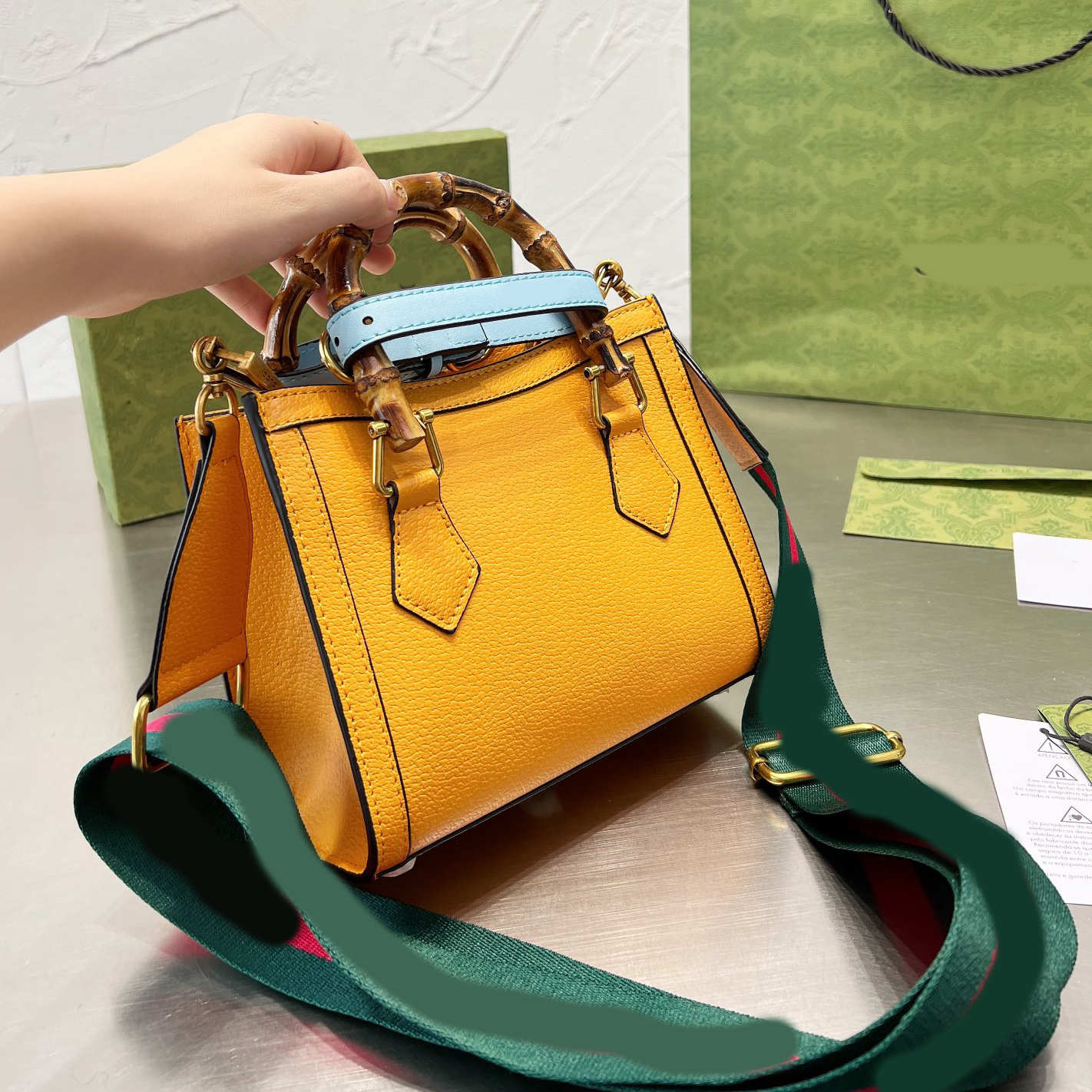 2022 new Bamboo bag Totes Crossbody Luxury Designer Brand Fashion Shoulder Bags Handbags High Quality Women Letter Purse Phone bag Wallet Metallic Plain, No bags
2022 new Bamboo bag Totes Crossbody Luxury Designer Brand Fashion Shoulder Bags Handbags High Quality Women Letter Purse Phone bag Wallet Metallic Plain, No bags