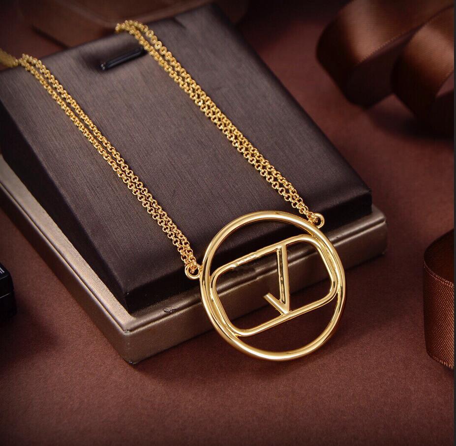 New Designed Round V Pendants Chain Pearl Choker Necklace alphabet Crystal pattern Brass 18K gold plated women Diamonds Necklaces ladies Designer Jewelry VAL 028
New Designed Round V Pendants Chain Pearl Choker Necklace alphabet Crystal pattern Brass 18K gold plated women Diamonds Necklaces ladies Designer Jewelry VAL 028