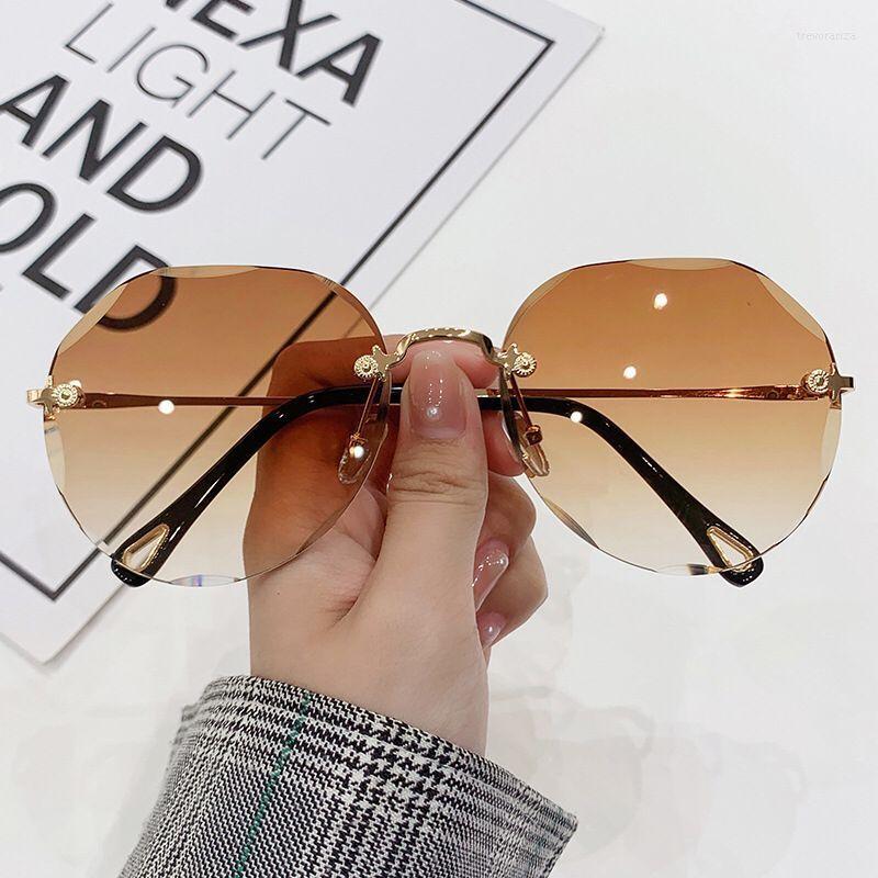 Sunglasses Luxury Brown Oversized Oval Woman Fashion Vintage Style Sun Glasses Female Brand Designer Big Frame Rimless Oculos
Sunglasses Luxury Brown Oversized Oval Woman Fashion Vintage Style Sun Glasses Female Brand Designer Big Frame Rimless Oculos