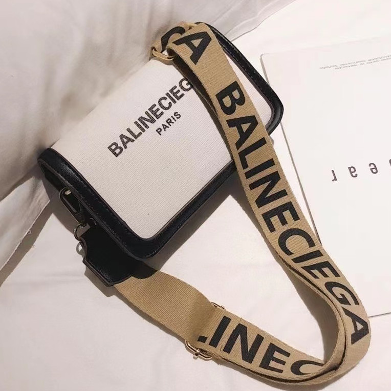 Beautiful design women's PU Leather Messenger Bag 2022 luxury Korean version simple shoulder bags women's purse and handbag y220305, White
Beautiful design women's PU Leather Messenger Bag 2022 luxury Korean version simple shoulder bags women's purse and handbag y220305, White