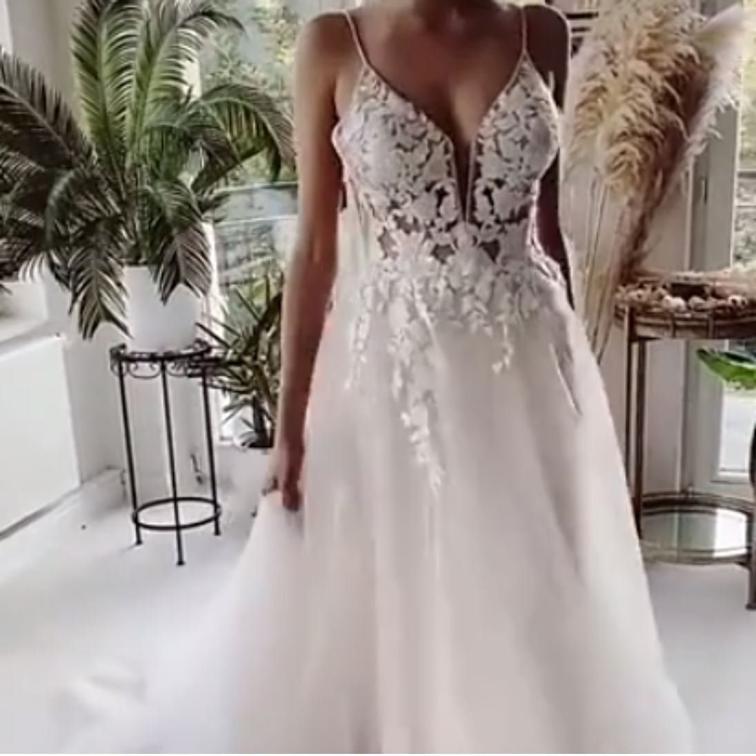 Charming Lace Wedding Dresses Backless Bridal Gowns Beaded Sheer Deep V Neck A Line Sweep Train Tulle robe de mariee